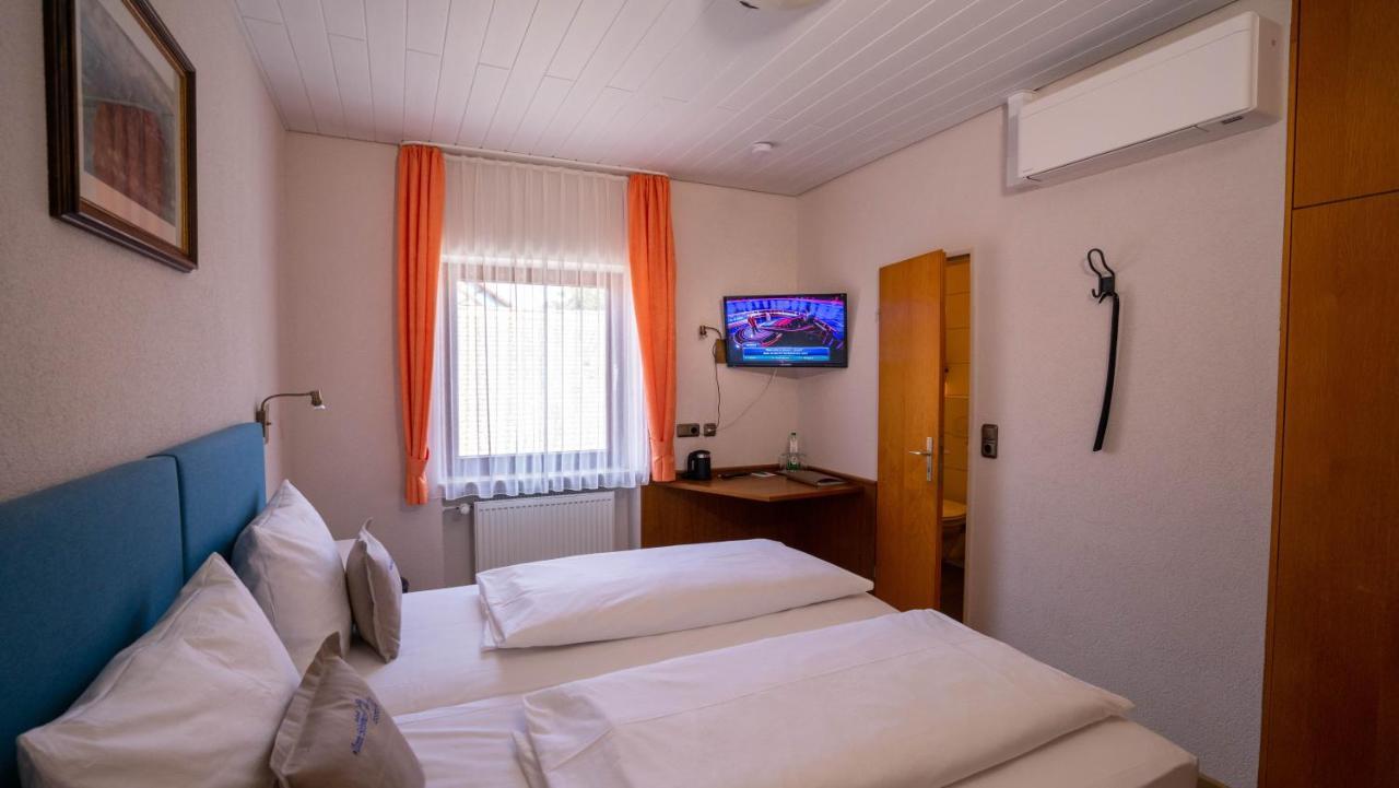 Hotel Gasthof Zum Schwan Steinsfeld Exterior foto
